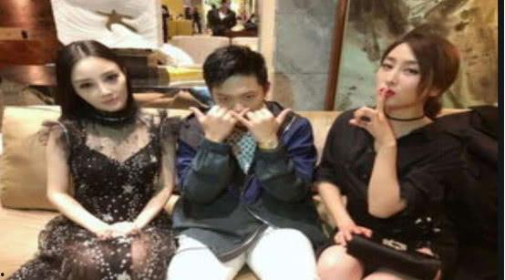 吃瓜群众看娱乐新闻视频