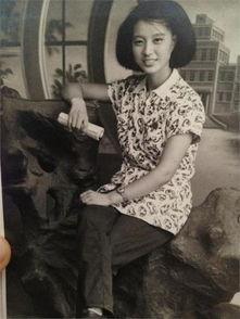 娱乐吃瓜酱老奶奶淋雨,雨中老奶奶的娱乐吃瓜酱传奇