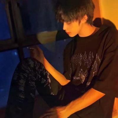 娱乐吃瓜的头像男真人,男真人生吃瓜背后的故事